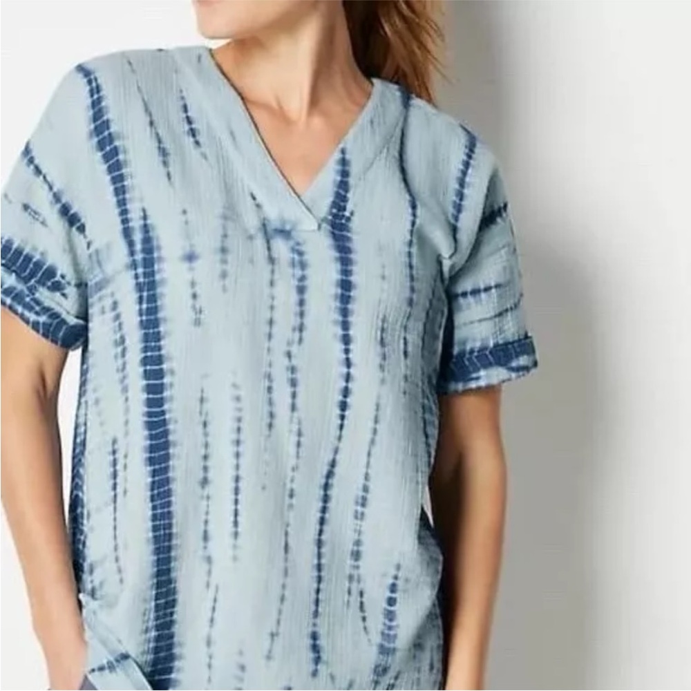 J. Jill Light Blue and Navy Tie-Dye V-Neck Tunic